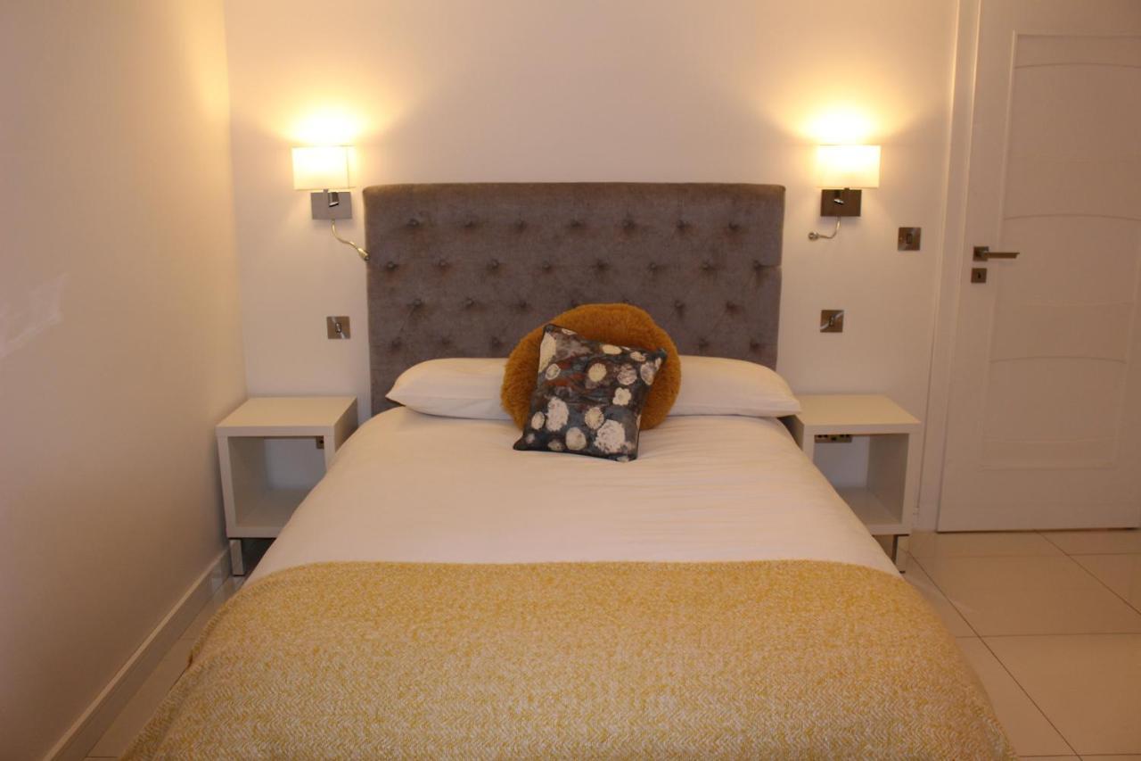 Blossom Lane Apartment Woodford  ภายนอก รูปภาพ