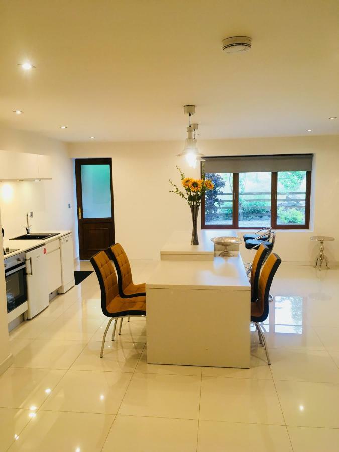 Blossom Lane Apartment Woodford  ภายนอก รูปภาพ